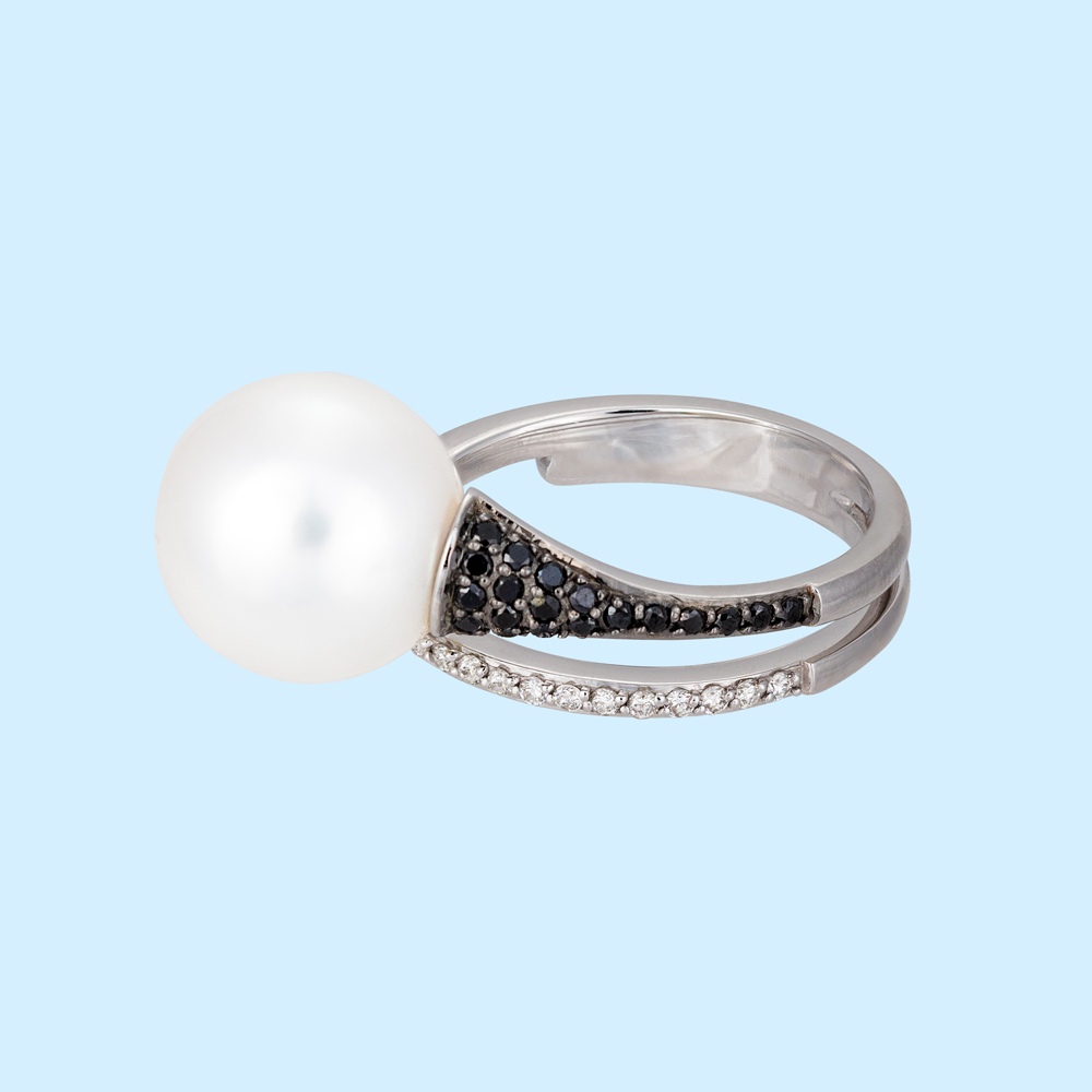 White South Sea Pearl & Diamond Ring