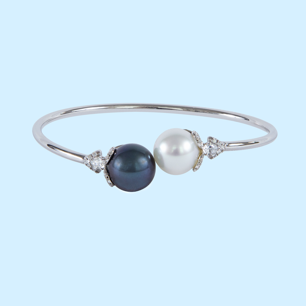 Bangle w. Dark Blue Tahitian Black Pearl & White South Sea Pearl